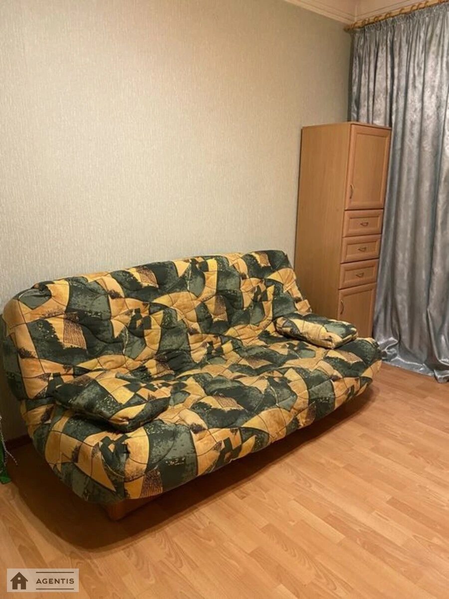 Apartment for rent 3 rooms, 63 m², 3rd fl./5 floors. 16, Yaroslava Hasheka bulv., Kyiv. 