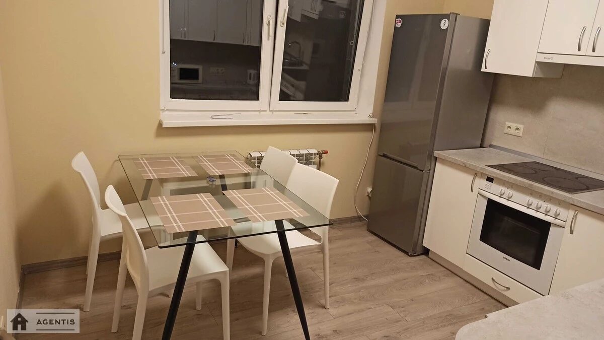 Сдам квартиру 2 комнаты, 75 m², 17 эт./25 этажей. 3, Юрія Кондратюка вул., Киев. 