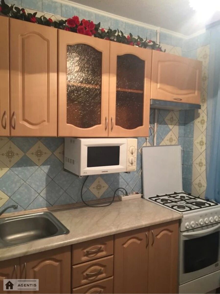 Здам квартиру 3 кімнати, 57 m², 6 пов./9 поверхів. 9, Дніпровська набережна 9, Київ. 