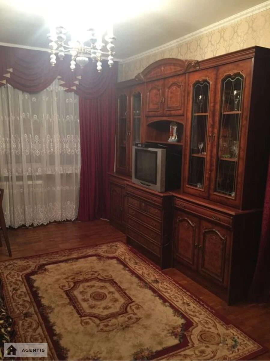 Apartment for rent 3 rooms, 57 m², 6th fl./9 floors. 9, Dniprovs'ka embankment 9, Kyiv. 