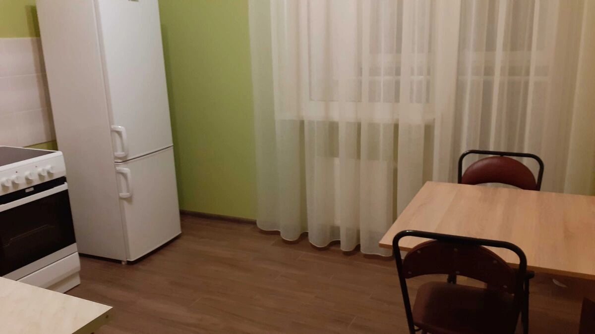 Сдам квартиру 1 комната, 50 m², 2 эт./25 этажей. 2, Драгоманова 2, Киев. 