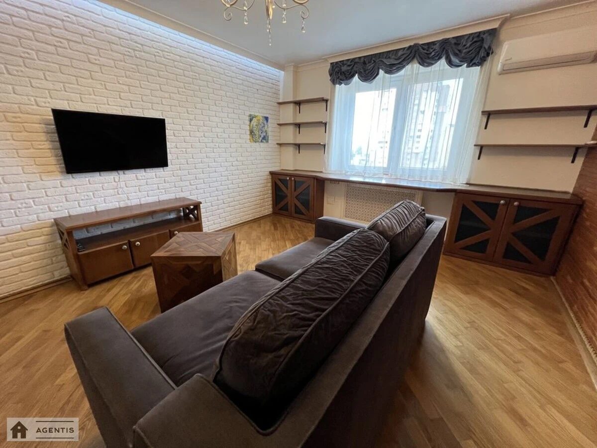 Сдам квартиру 3 комнаты, 75 m², 8 эт./16 этажей. 18, Володимира Івасюка просп. (Героїв Сталінграда), Киев. 