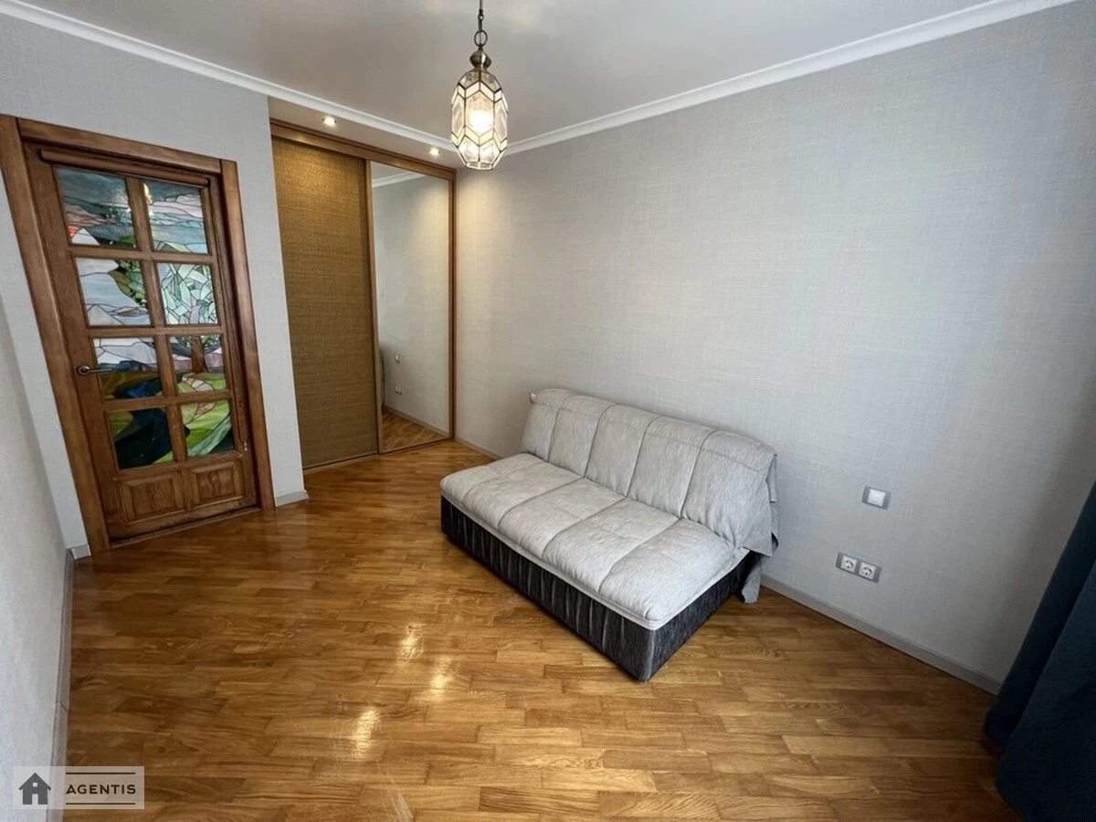 Здам квартиру 3 кімнати, 75 m², 8 пов./16 поверхів. 18, Володимира Івасюка просп. (Героїв Сталінграда), Київ. 