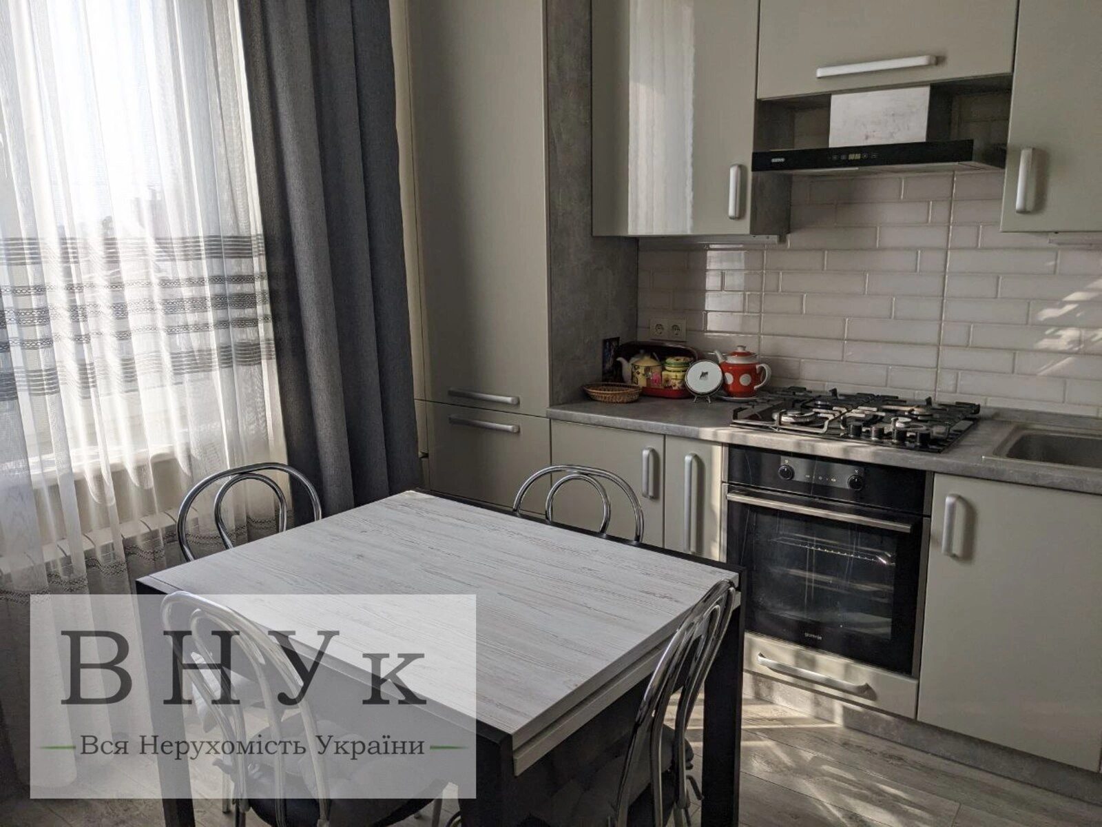 Apartments for sale 2 rooms, 53 m², 6th fl./6 floors. Hrushevskoho M. vul., Ternopil. 