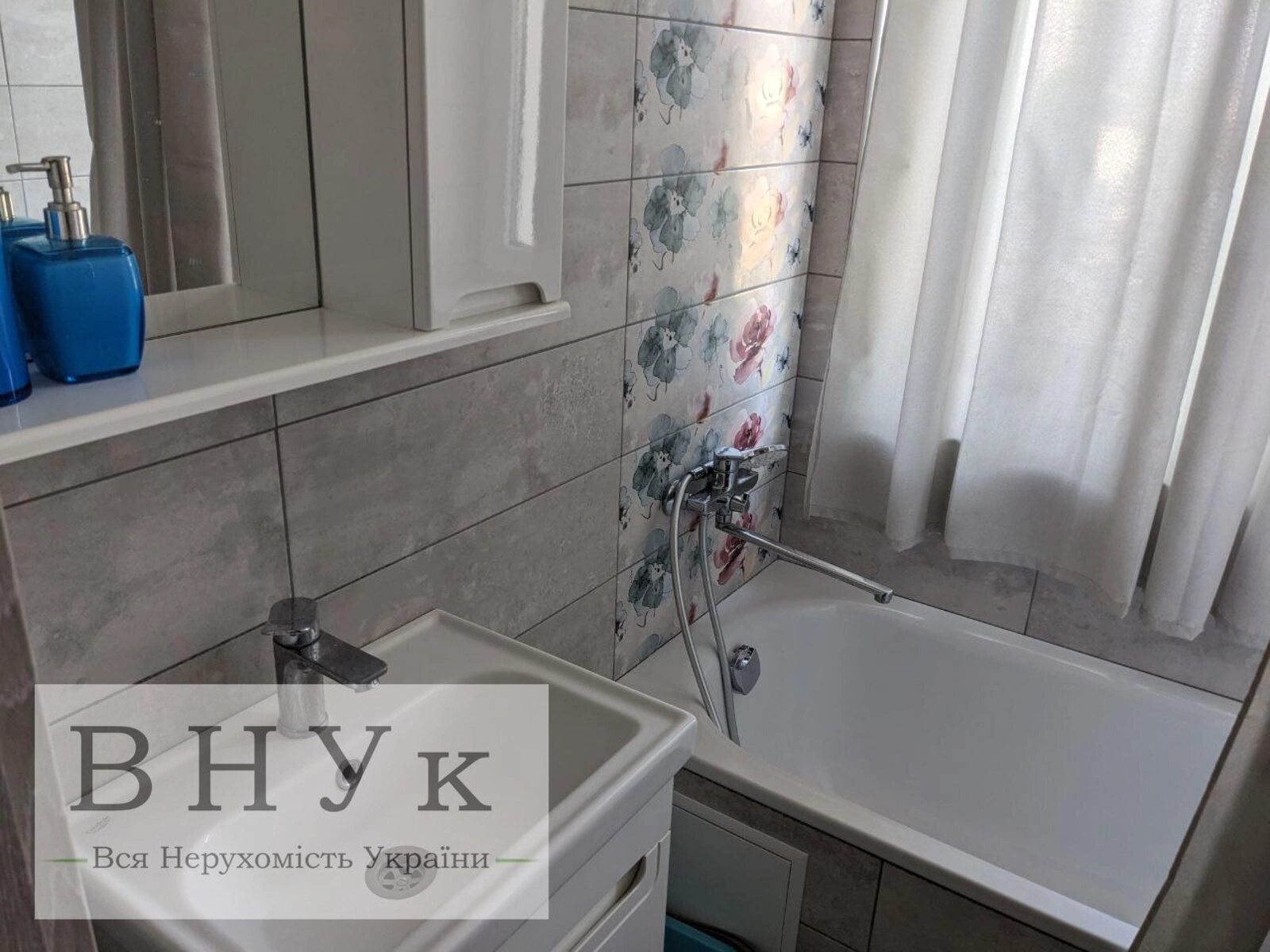 Apartments for sale 2 rooms, 53 m², 6th fl./6 floors. Hrushevskoho M. vul., Ternopil. 