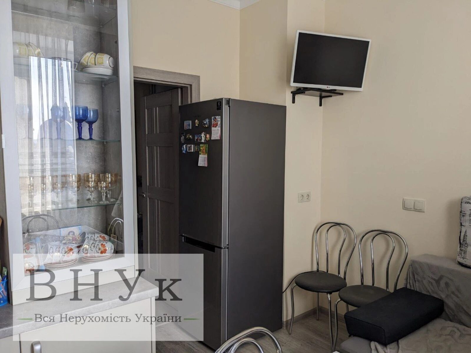 Apartments for sale 2 rooms, 53 m², 6th fl./6 floors. Hrushevskoho M. vul., Ternopil. 