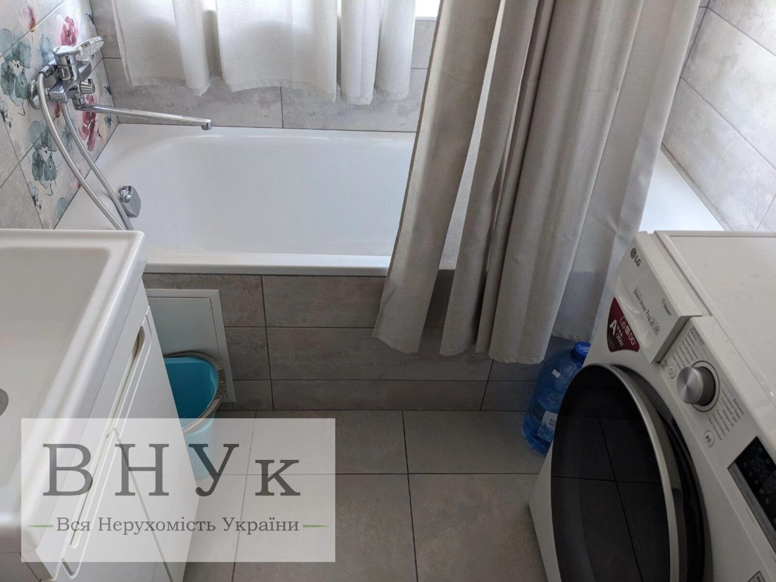 Apartments for sale 2 rooms, 53 m², 6th fl./6 floors. Hrushevskoho M. vul., Ternopil. 