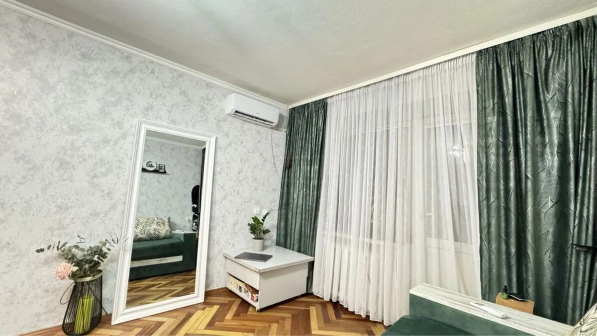 Apartments for sale 1 room, 33 m², 4th fl./5 floors. 26, Geroyiv Sevastopolya 26, Kyiv. 