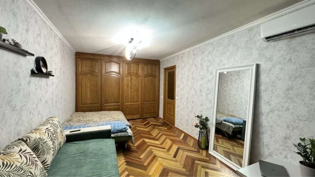 Apartments for sale 1 room, 33 m², 4th fl./5 floors. 26, Geroyiv Sevastopolya 26, Kyiv. 