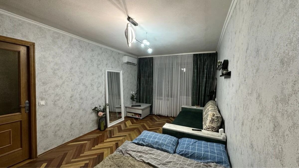 Apartments for sale 1 room, 33 m², 4th fl./5 floors. 26, Geroyiv Sevastopolya 26, Kyiv. 