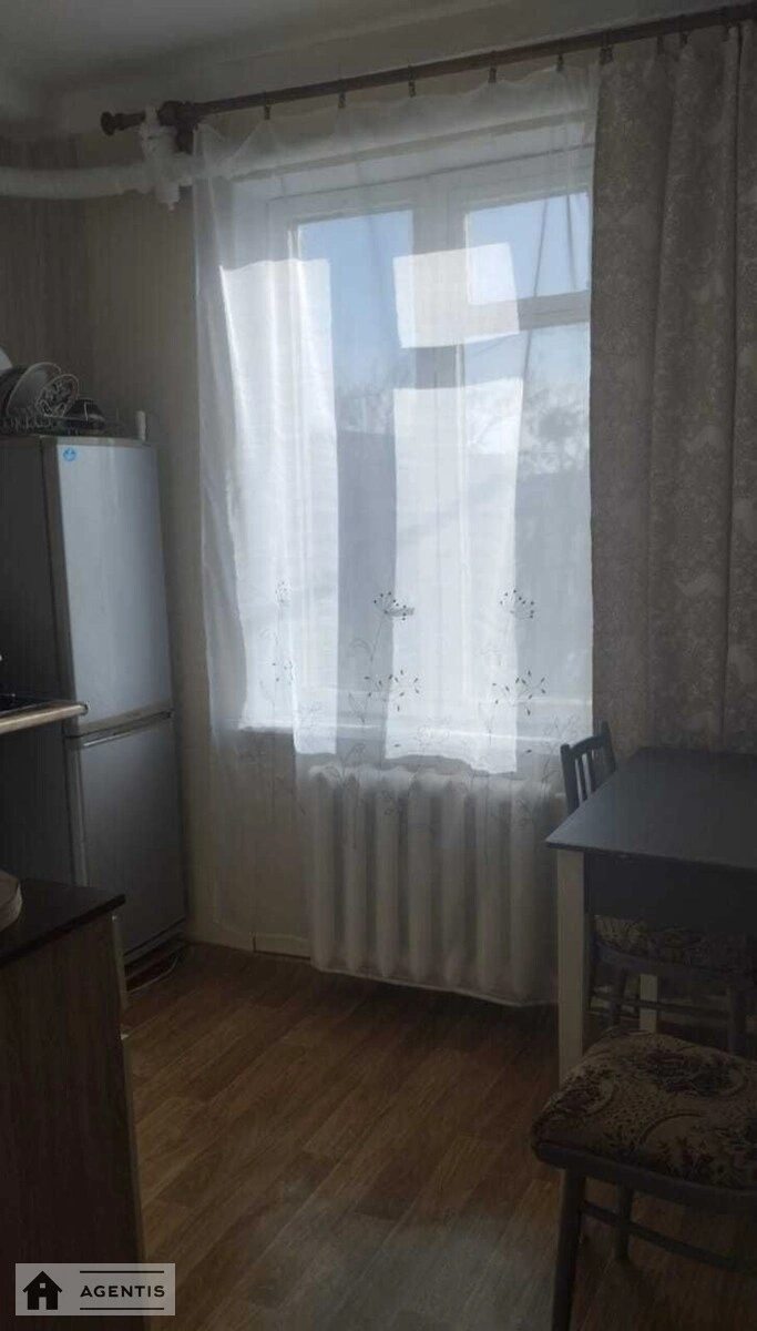 Apartment for rent 3 rooms, 64 m², 5th fl./5 floors. Ruzhynska vul. Vilhelma Pika, Kyiv. 