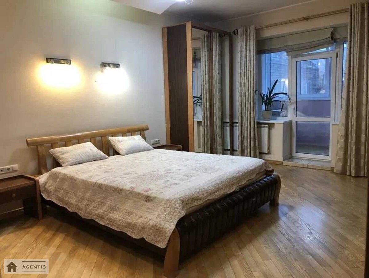 Apartment for rent 2 rooms, 56 m², 5th fl./7 floors. 3, Prorizna 3, Kyiv. 