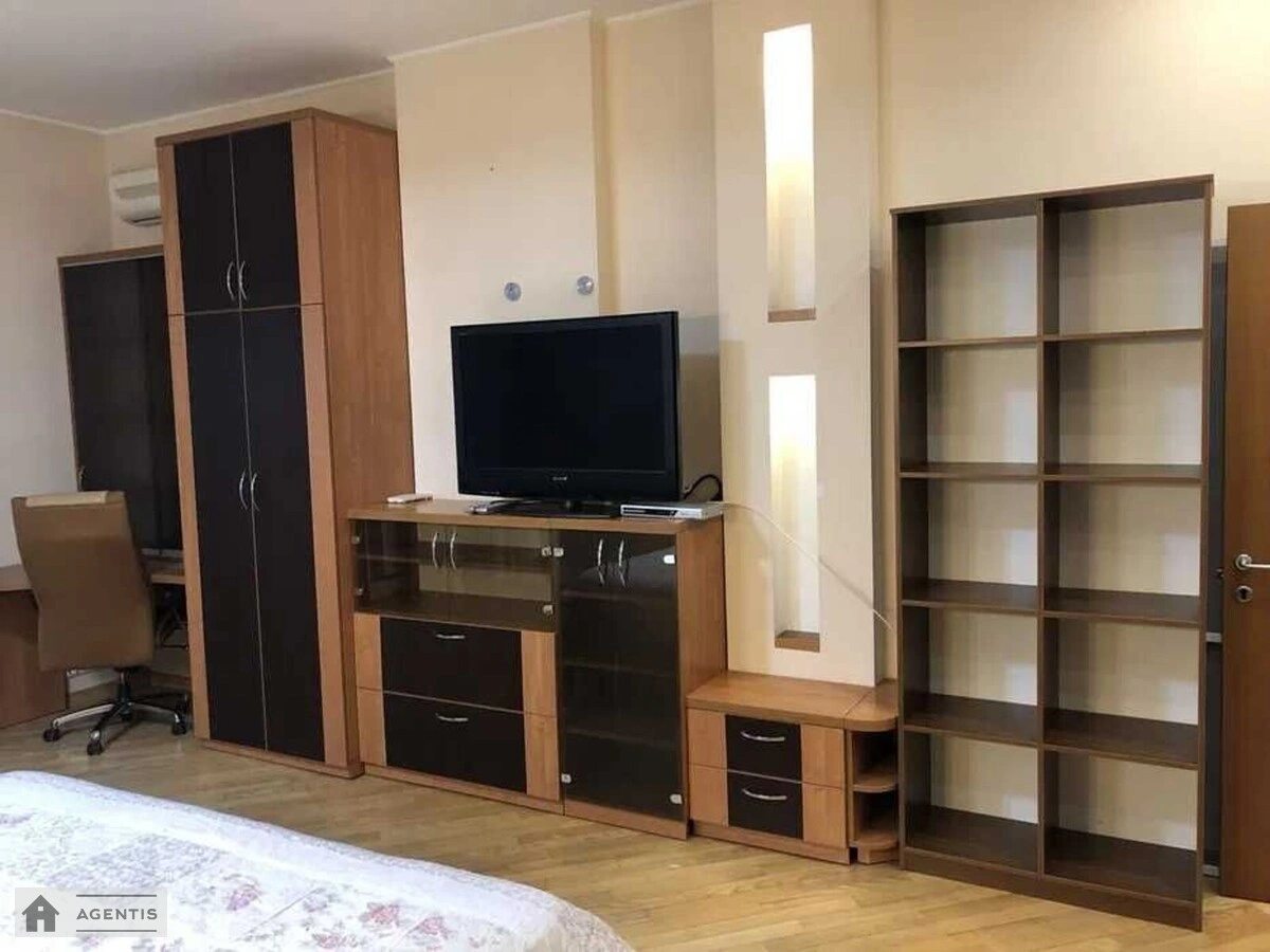 Здам квартиру 2 кімнати, 56 m², 5 пов./7 поверхів. 3, Прорізна 3, Київ. 