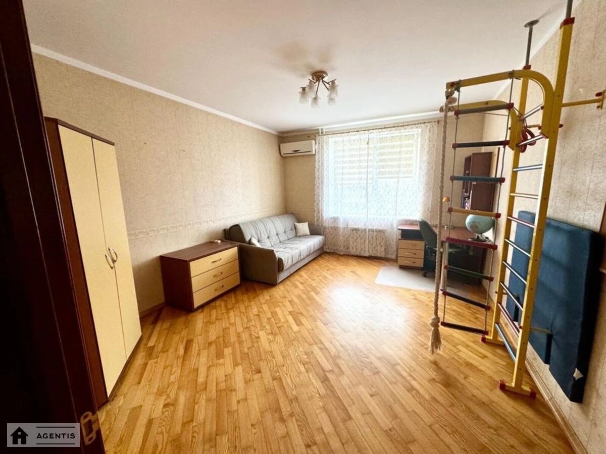 Сдам квартиру 3 комнаты, 98 m², 10 эт./22 этажа. Миколи Амосова вул., Киев. 