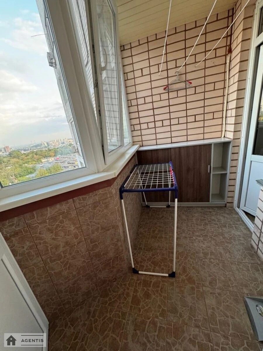 Apartment for rent 3 rooms, 98 m², 10th fl./22 floors. Mykoly Amosova vul., Kyiv. 