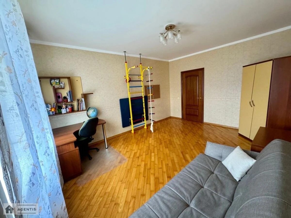 Сдам квартиру 3 комнаты, 98 m², 10 эт./22 этажа. Миколи Амосова вул., Киев. 