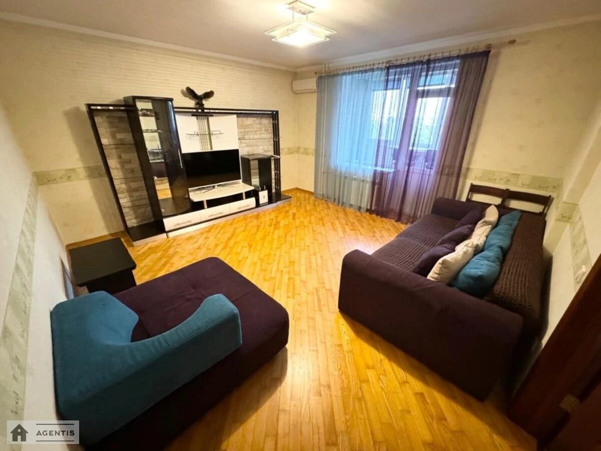 Сдам квартиру 3 комнаты, 98 m², 10 эт./22 этажа. Миколи Амосова вул., Киев. 