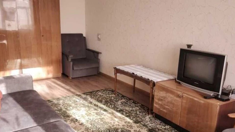 Сдам квартиру 1 комната, 32 m², 9 эт./9 этажей. 3, Радужная 3, Киев. 