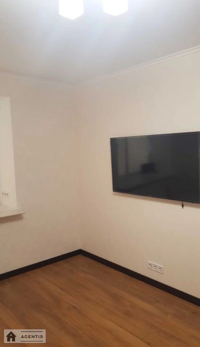 Сдам квартиру 1 комната, 42 m², 10 эт./17 этажей. Дениса Рачінського вул. (Комбінатна), Киев. 