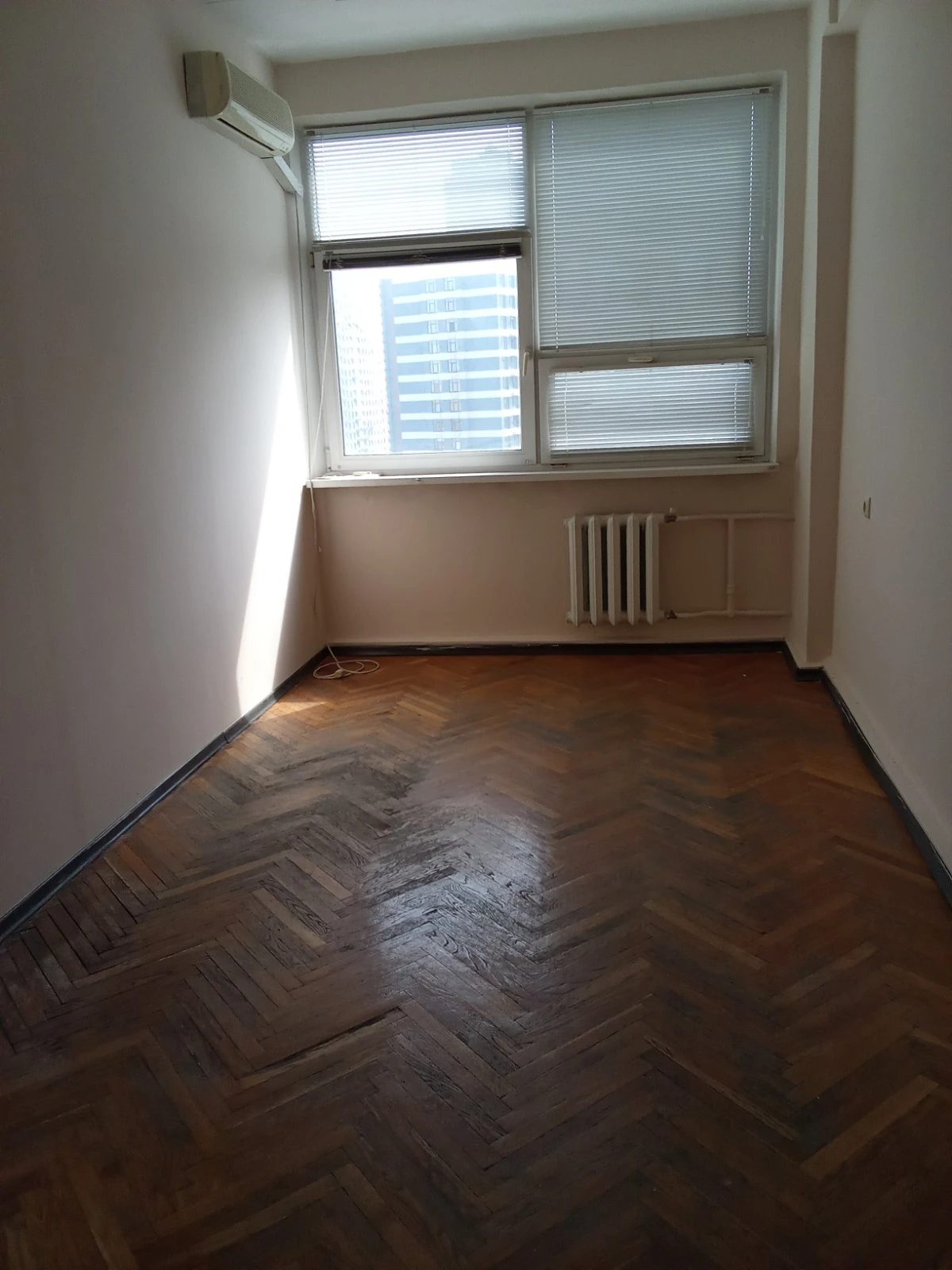 Office for rent 4 rooms, 64 m². 23, Yevhena Sverstyuka, Kyiv. 