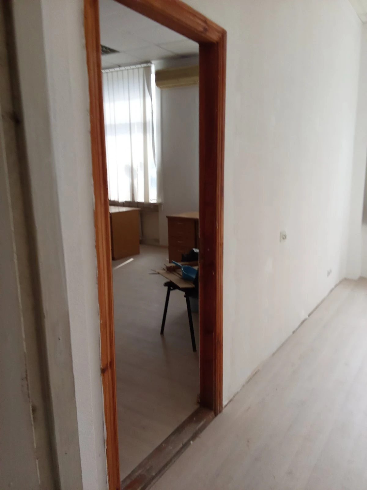 Office for rent 2 rooms, 34 m², 3rd fl./7 floors. 1, Mykhayla Kotsyubynskoho, Kyiv. 