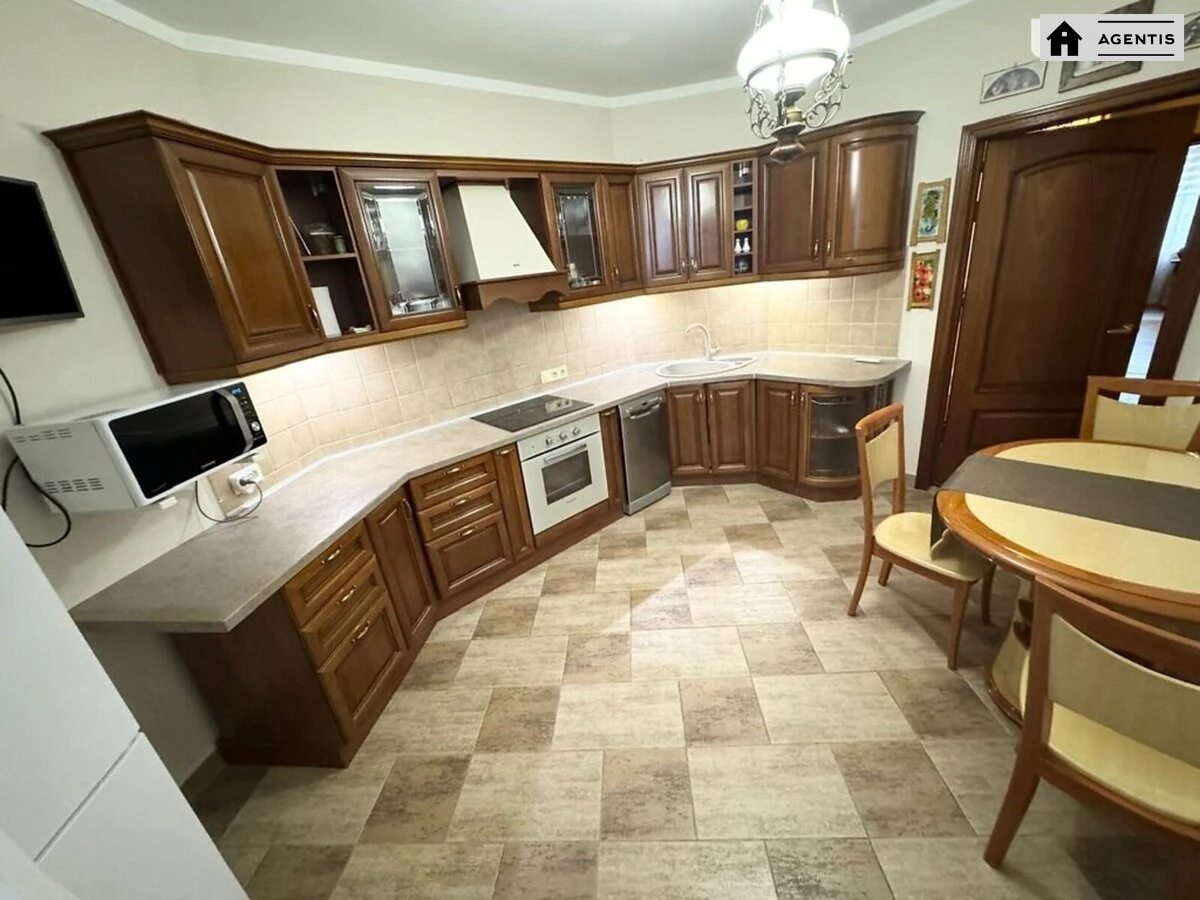 Сдам квартиру 3 комнаты, 98 m², 10 эт./24 этажа. 4, Миколи Амосова вул., Киев. 