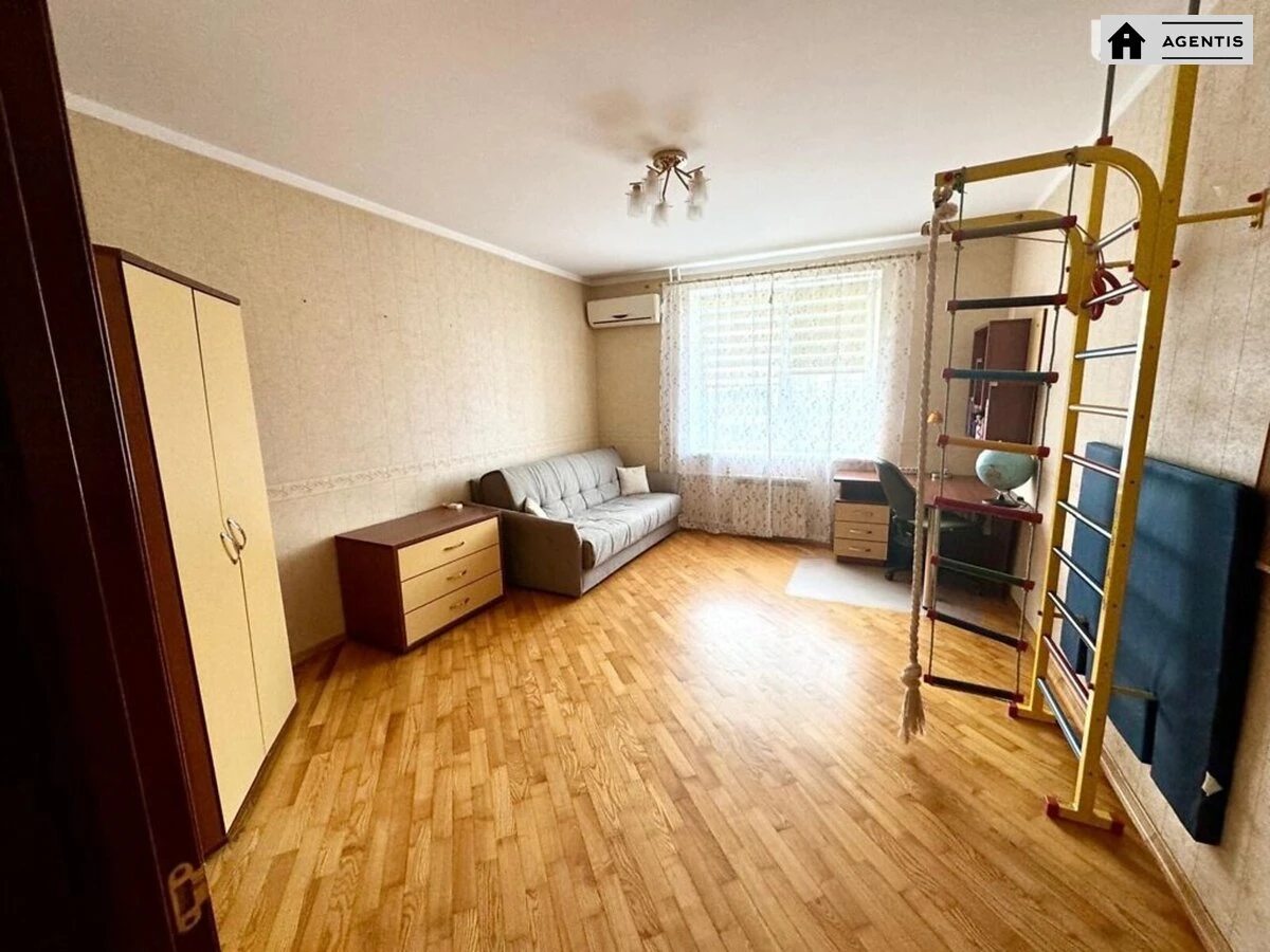 Сдам квартиру 3 комнаты, 98 m², 10 эт./24 этажа. 4, Миколи Амосова вул., Киев. 