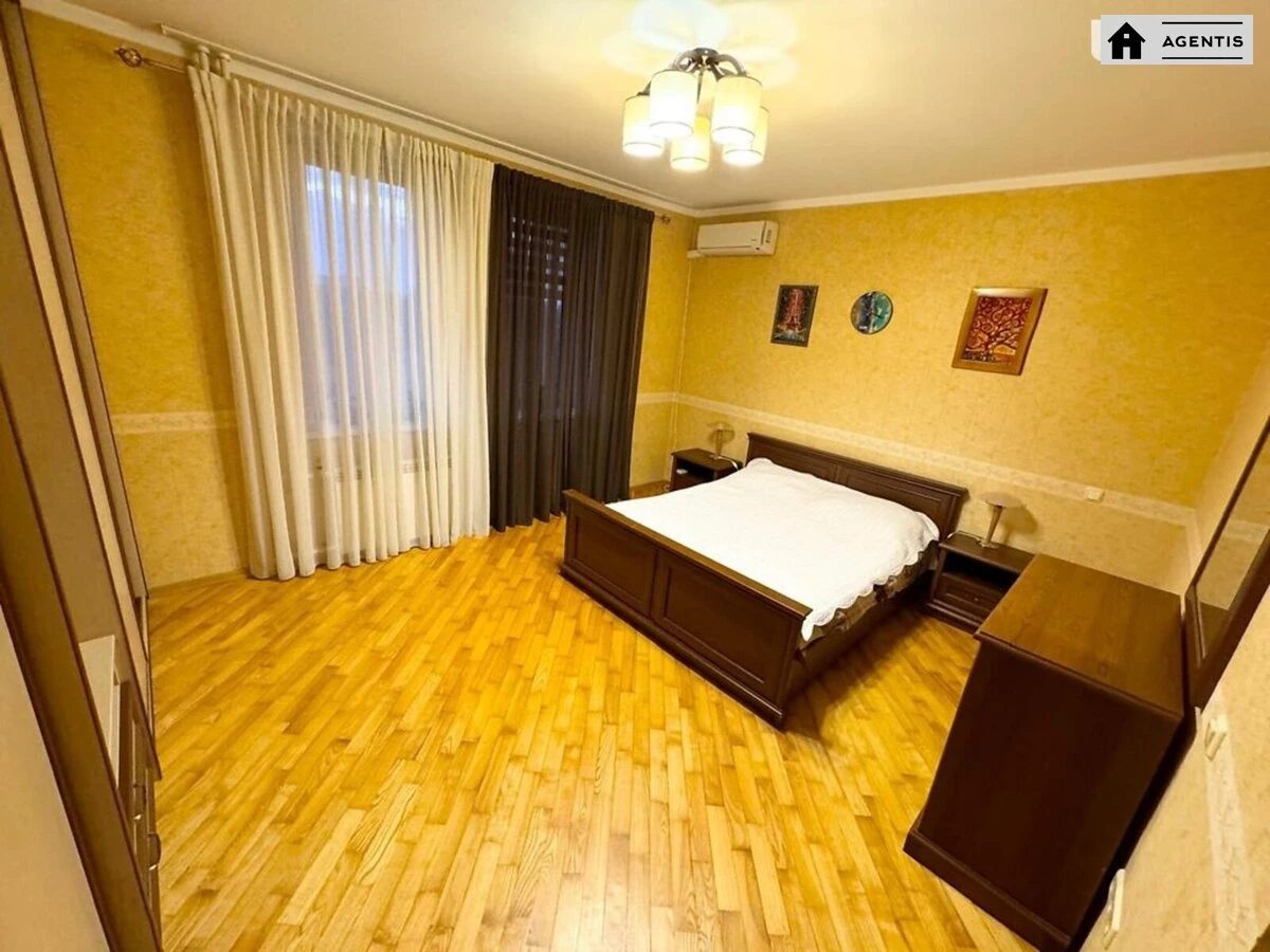 Сдам квартиру 3 комнаты, 98 m², 10 эт./24 этажа. 4, Миколи Амосова вул., Киев. 