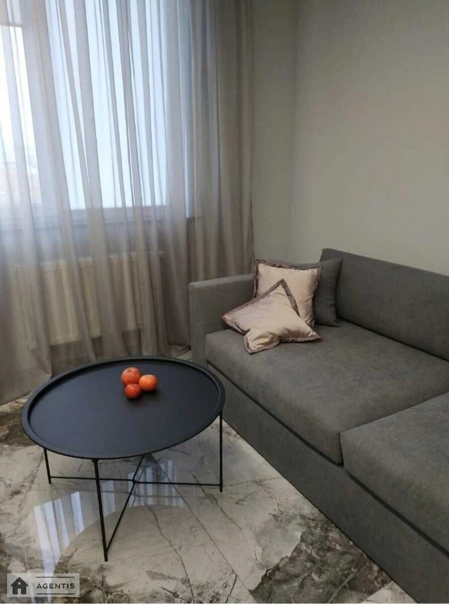 Apartment for rent 3 rooms, 68 m², 7th fl./9 floors. Solomyanskyy rayon, Kyiv. 