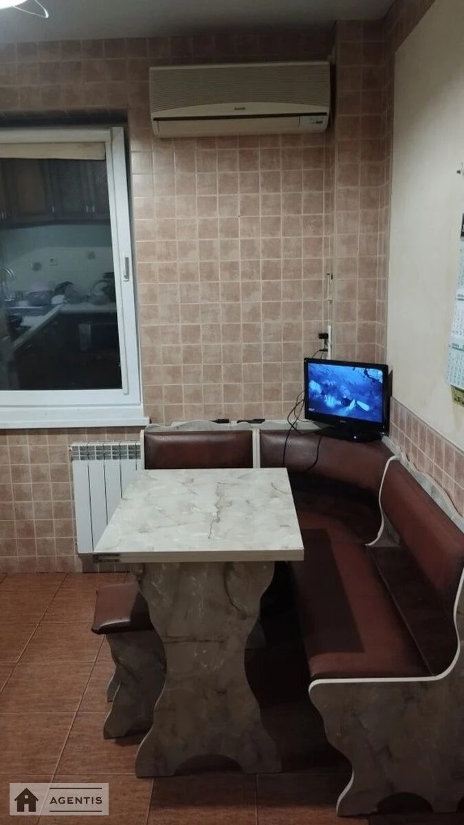 Здам квартиру 2 кімнати, 46 m², 8 пов./9 поверхів. 2, Остафія Дашкевича вул. (Курнатовського), Київ. 