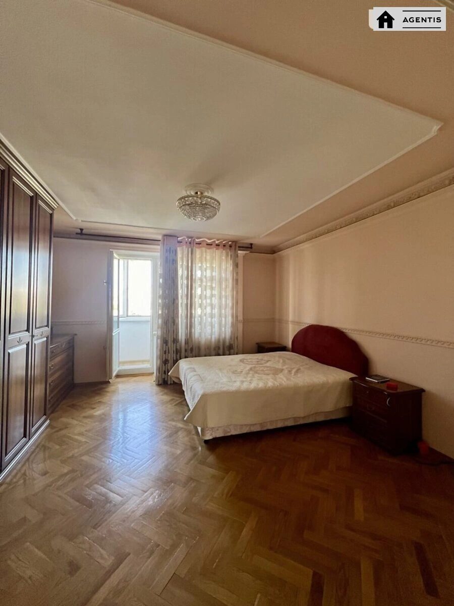 Apartment for rent 2 rooms, 79 m², 6th fl./9 floors. Feodosiyska 4, Kyiv. 