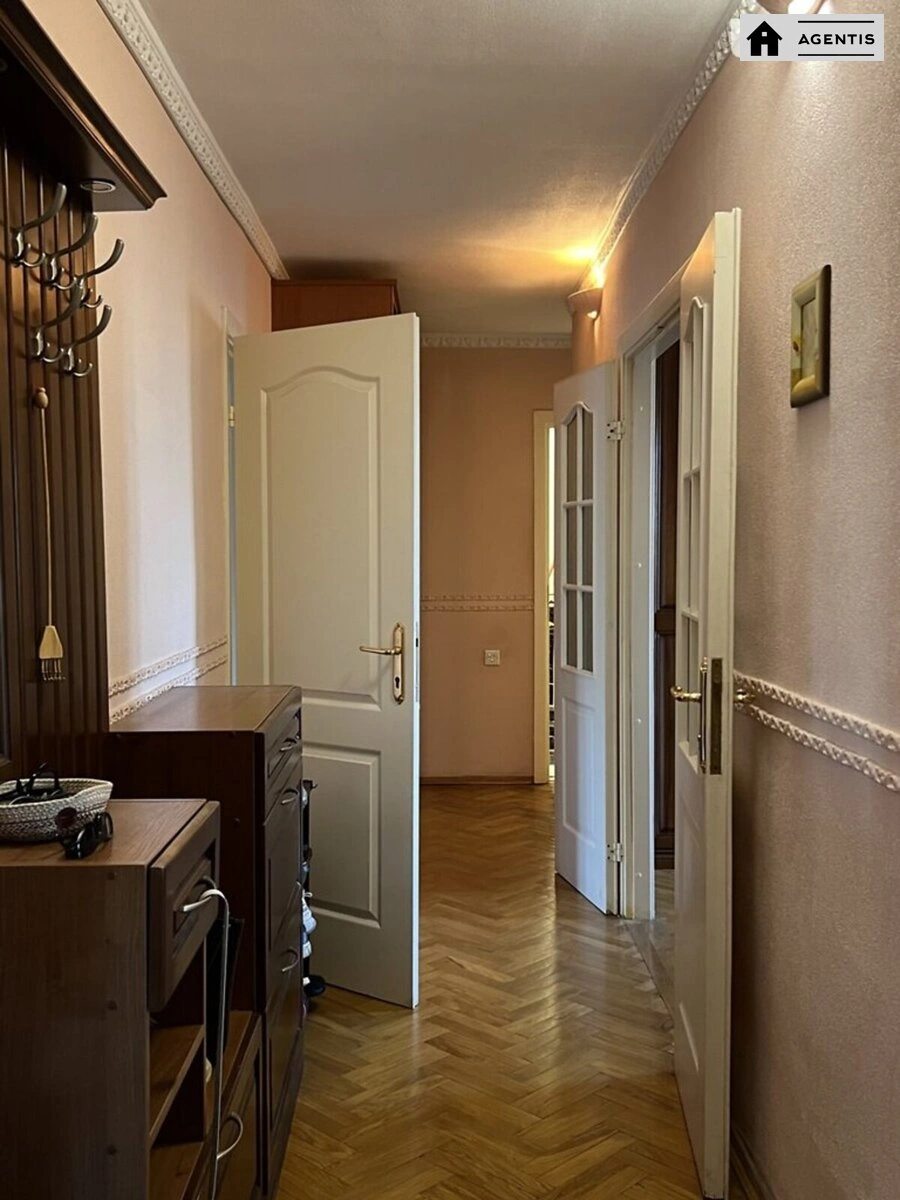 Apartment for rent 2 rooms, 79 m², 6th fl./9 floors. Feodosiyska 4, Kyiv. 