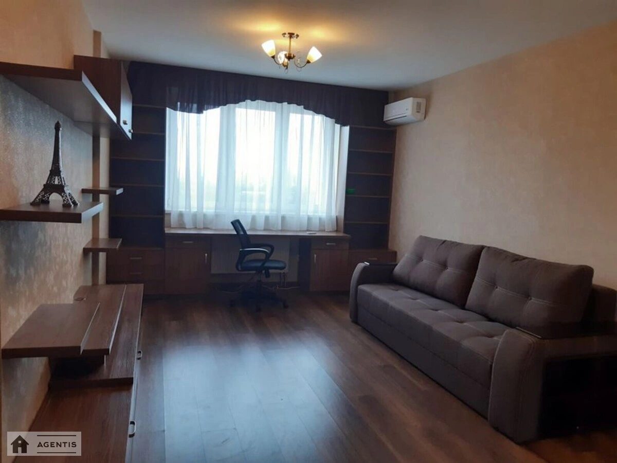 Сдам квартиру 3 комнаты, 130 m², 11 эт./25 этажей. 69, Алішера Навої просп., Киев. 