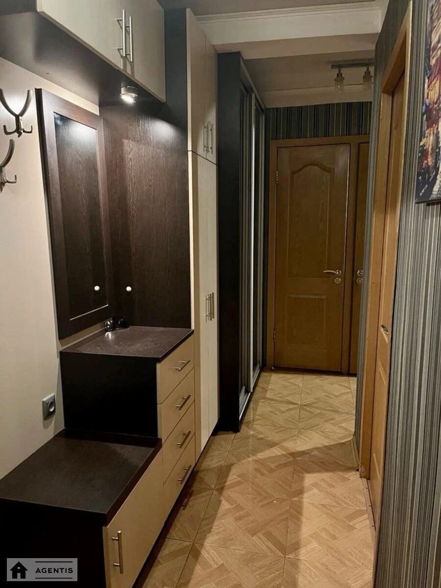 Сдам квартиру 2 комнаты, 47 m², 9 эт./9 этажей. 16, Оболонский 16, Киев. 