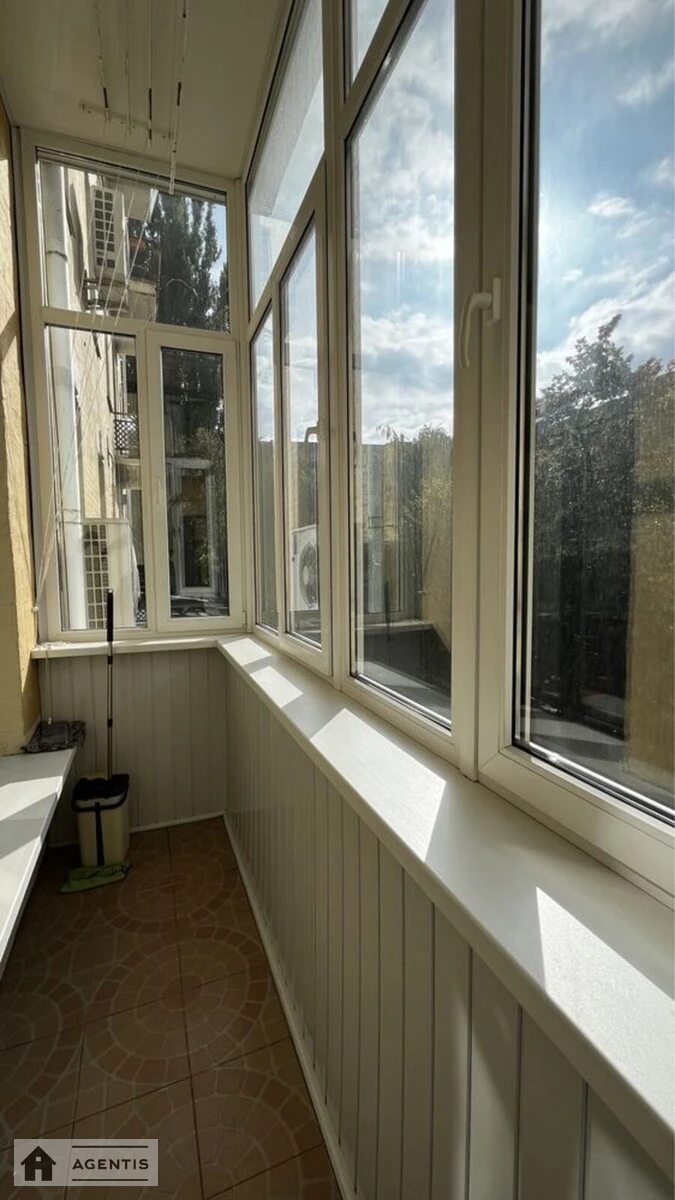 Apartment for rent 4 rooms, 190 m², 2nd fl./7 floors. 25, Velika Zhytomirska 25, Kyiv. 