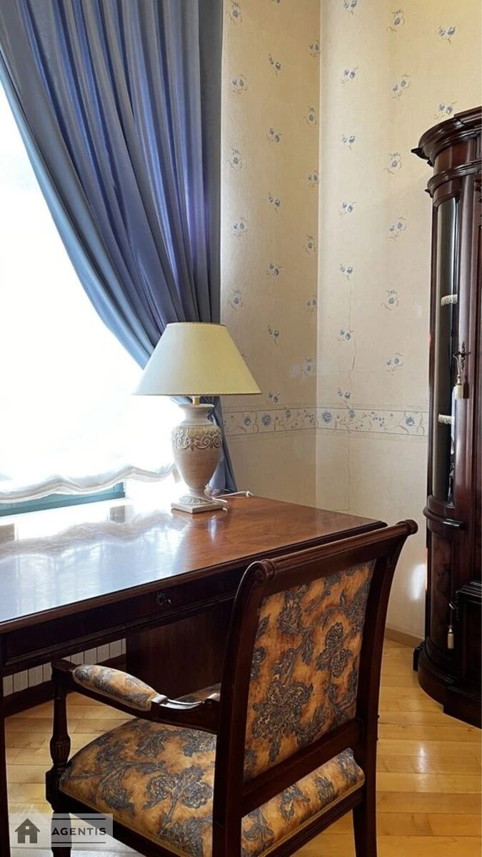 Apartment for rent 4 rooms, 190 m², 2nd fl./7 floors. 25, Velika Zhytomirska 25, Kyiv. 