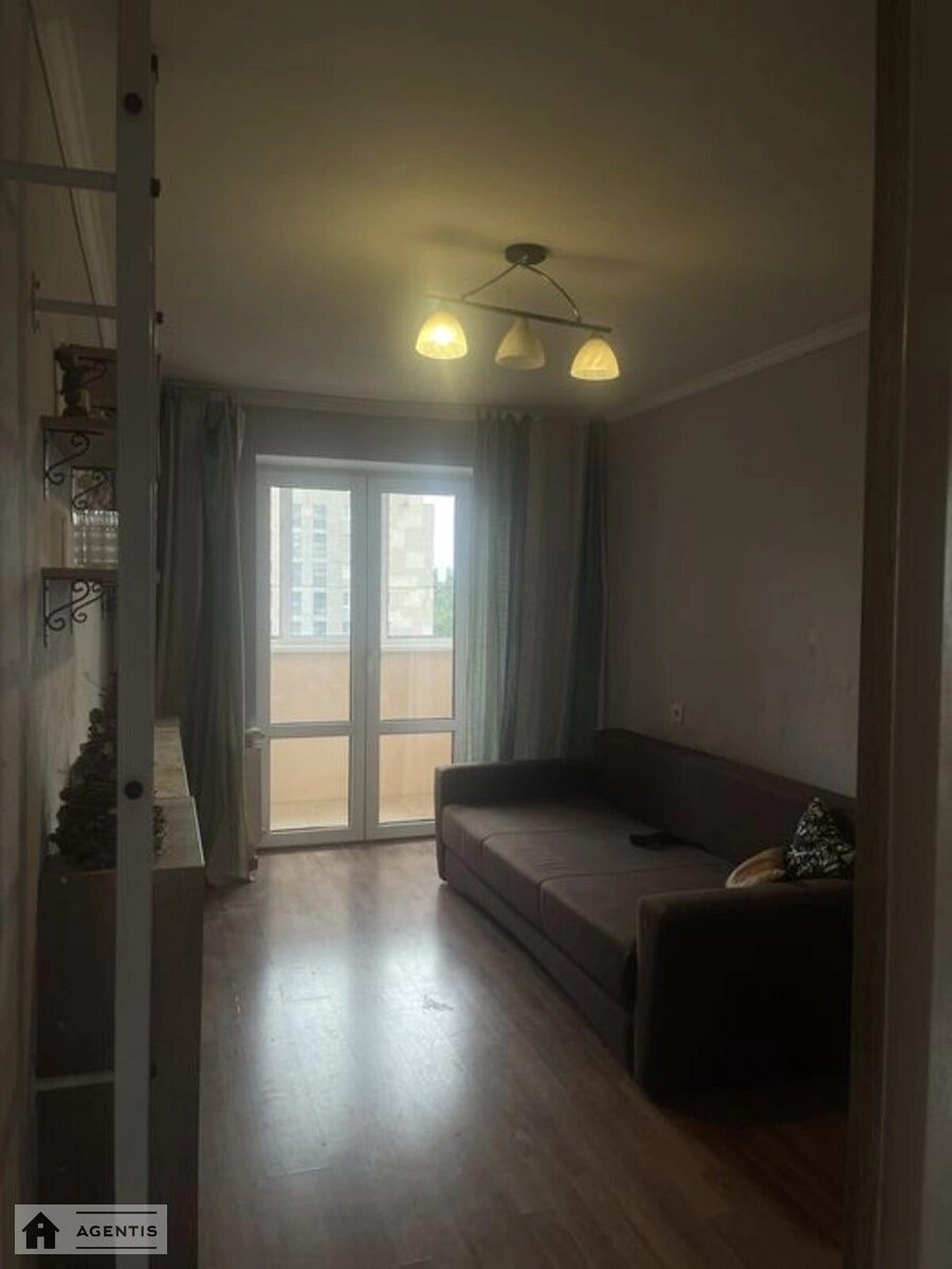 Apartment for rent 3 rooms, 61 m², 6th fl./9 floors. Desnyanskyy rayon, Kyiv. 