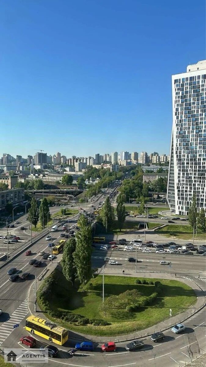 Сдам квартиру 2 комнаты, 56 m², 14 эт./16 этажей. Вячеслава Чорновола вул., Киев. 