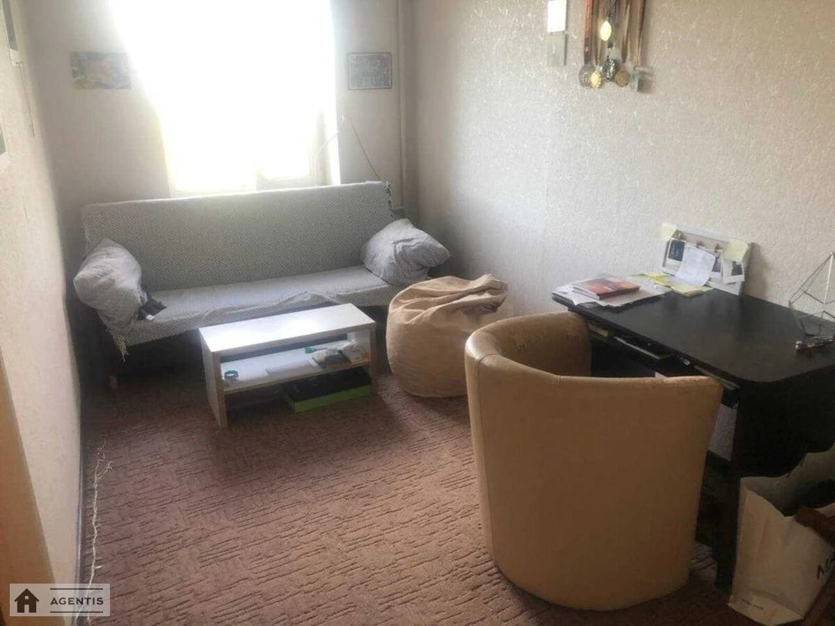 Сдам квартиру 2 комнаты, 48 m², 5 эт./5 этажей. Джона Маккейна вул. (Івана Кудрі), Киев. 