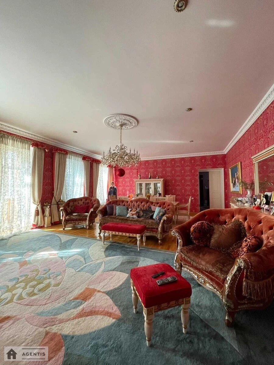 Apartment for rent 4 rooms, 246 m², 3rd fl./5 floors. 37, Volodymyrivska vul., Kyiv. 