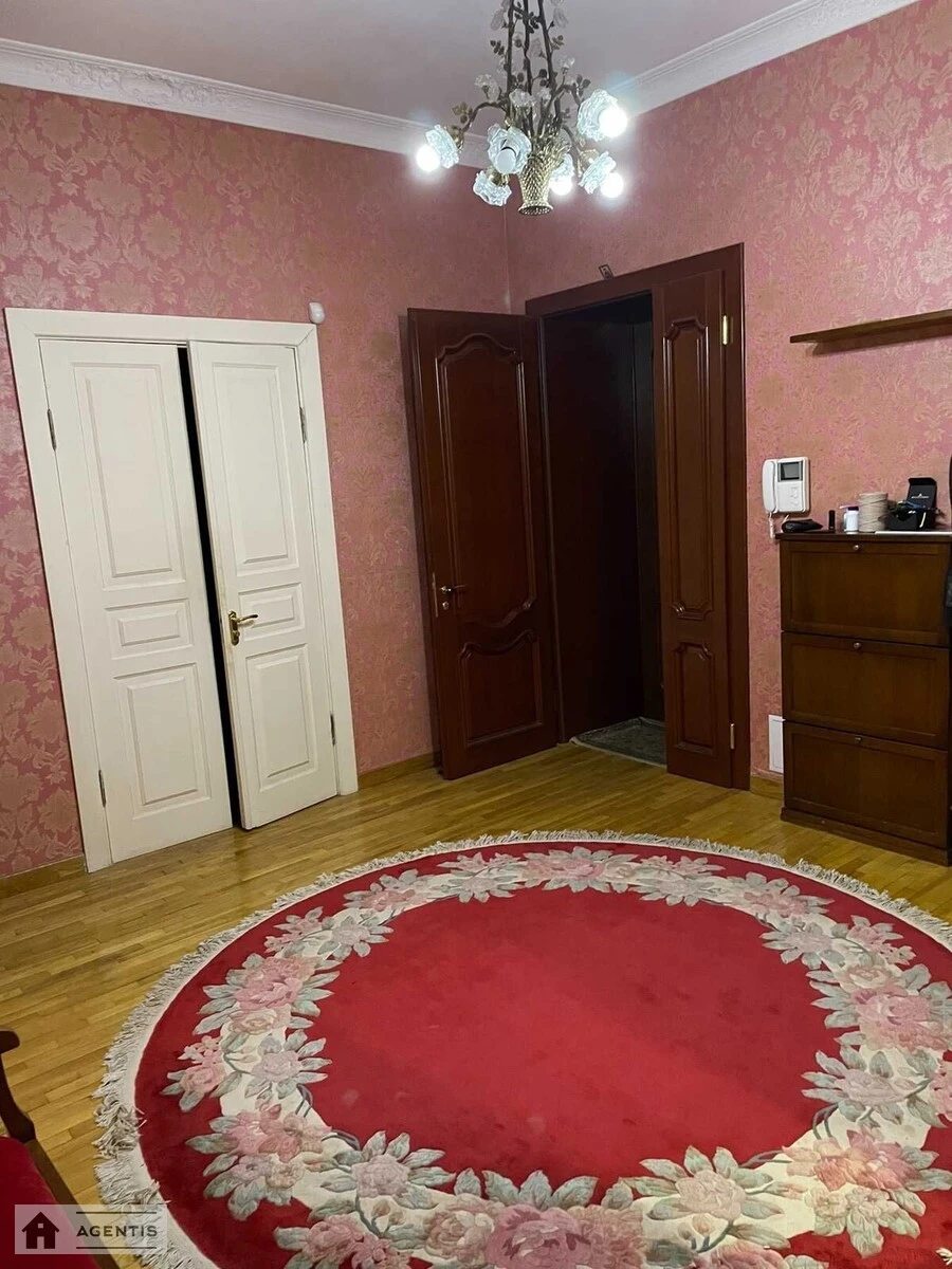 Apartment for rent 4 rooms, 246 m², 3rd fl./5 floors. 37, Volodymyrivska vul., Kyiv. 