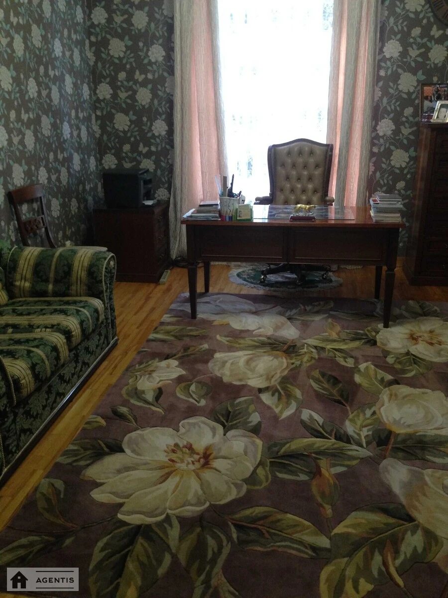 Apartment for rent 4 rooms, 246 m², 3rd fl./5 floors. 37, Volodymyrivska vul., Kyiv. 