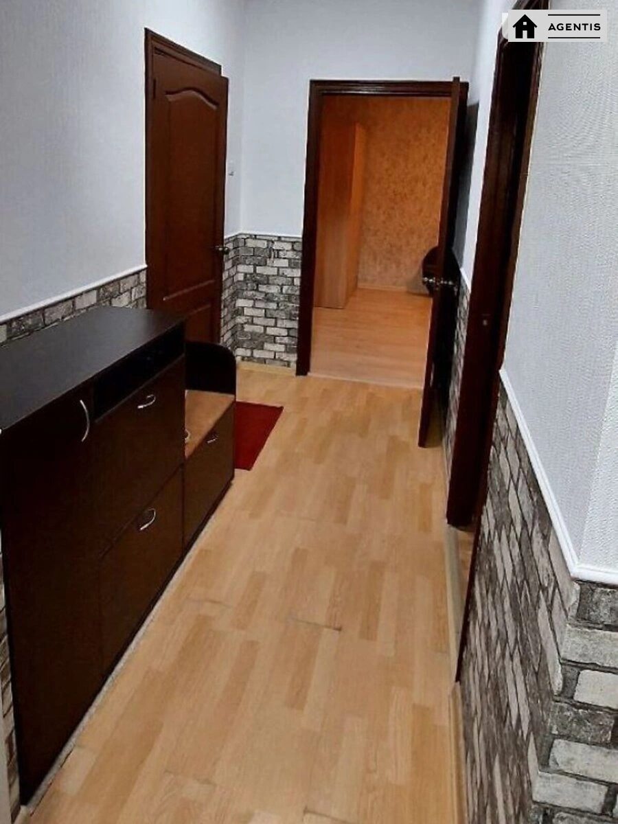 Сдам квартиру 2 комнаты, 55 m², 8 эт./16 этажей. 6, Тростянецкая 6, Киев. 