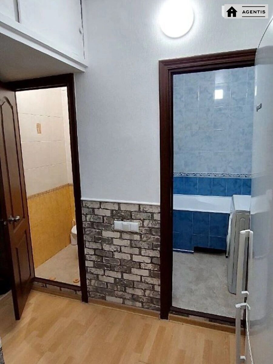 Сдам квартиру 2 комнаты, 55 m², 8 эт./16 этажей. 6, Тростянецкая 6, Киев. 