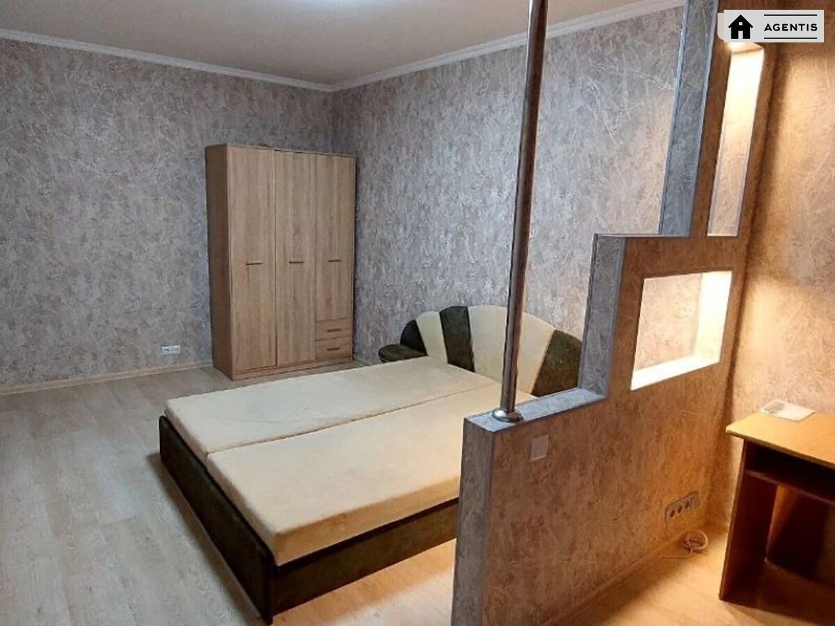 Сдам квартиру 2 комнаты, 55 m², 8 эт./16 этажей. 6, Тростянецкая 6, Киев. 