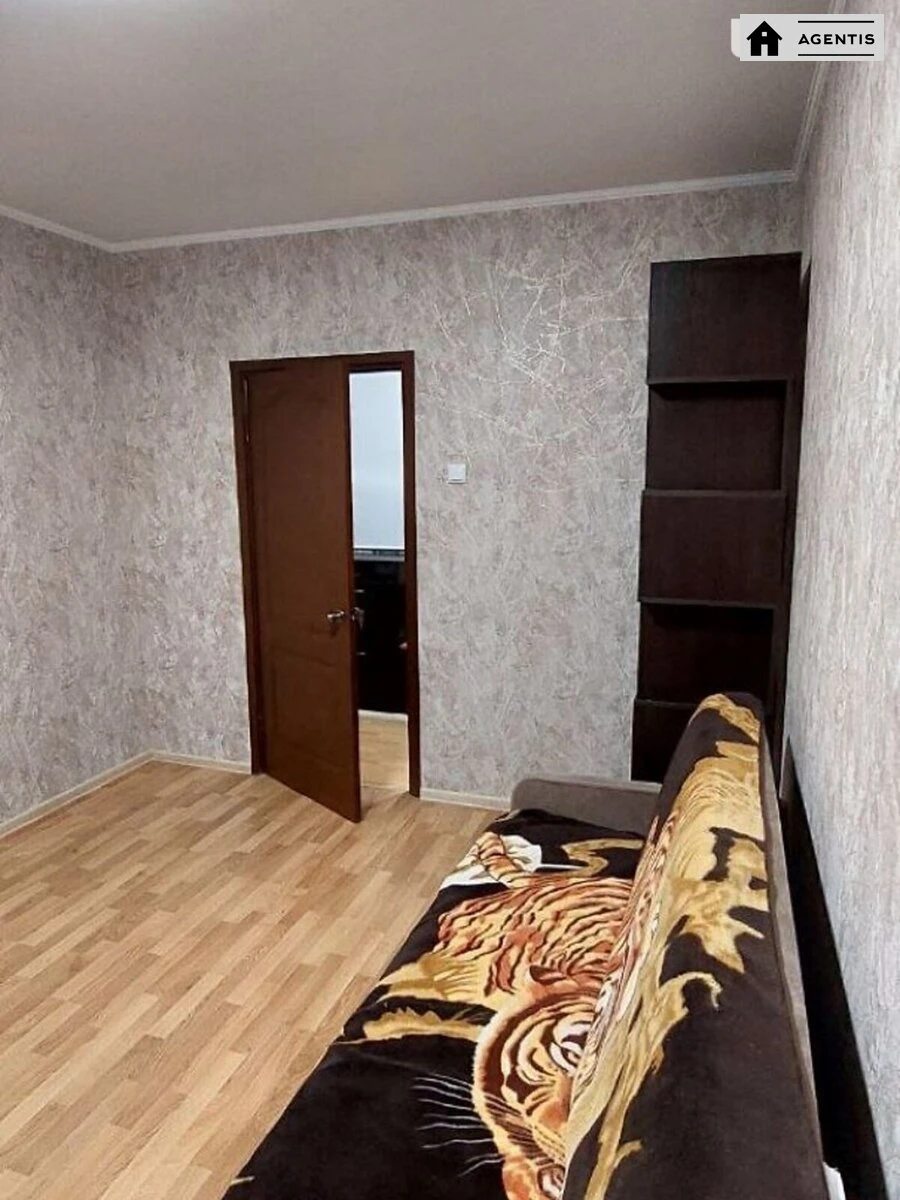 Сдам квартиру 2 комнаты, 55 m², 8 эт./16 этажей. 6, Тростянецкая 6, Киев. 