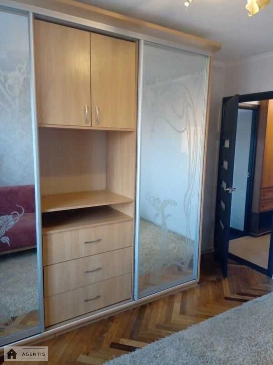 Сдам квартиру 2 комнаты, 43 m², 8 эт./9 этажей. 2, Северная 2, Киев. 