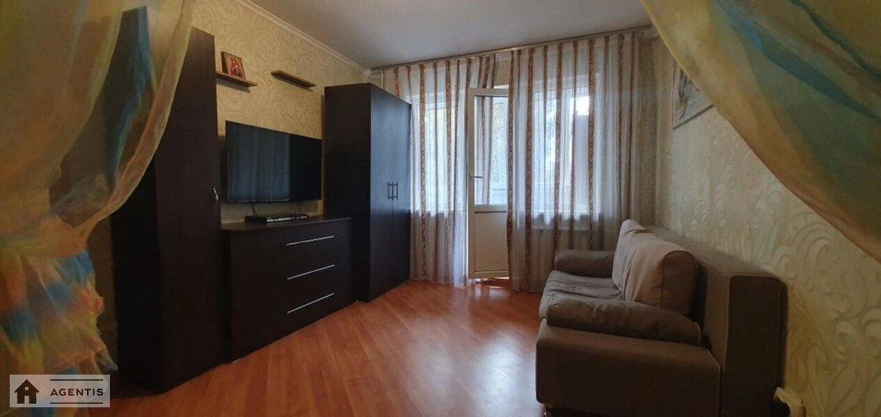 Сдам квартиру 1 комната, 35 m², 2 эт./9 этажей. Гната Юри вул., Киев. 