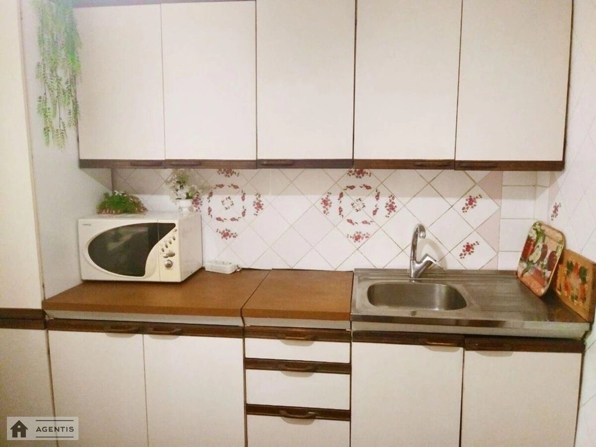 Сдам квартиру 2 комнаты, 57 m², 7 эт./16 этажей. 5, Братства тарасівців вул. (Декабристів), Киев. 