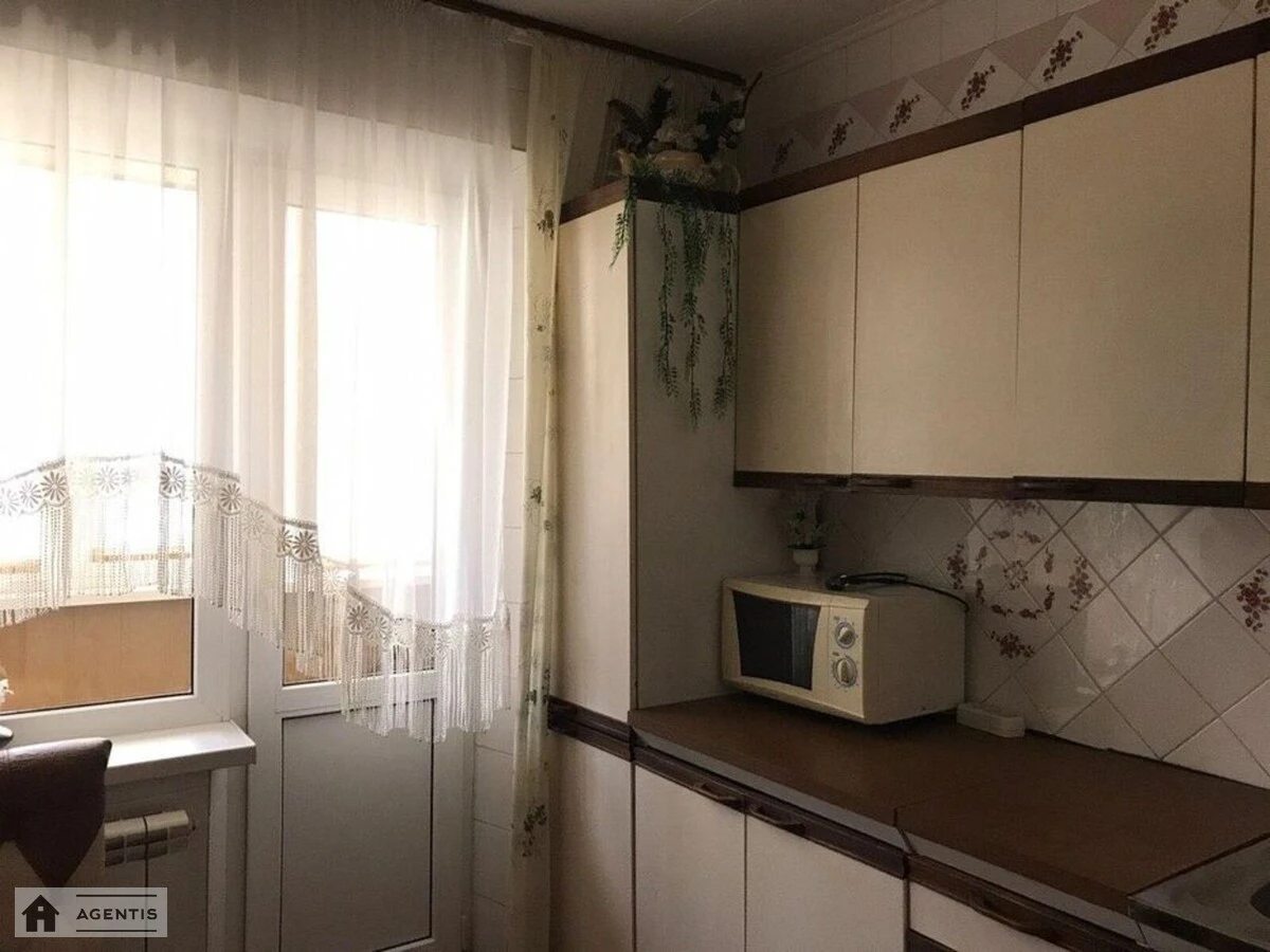 Здам квартиру 2 кімнати, 57 m², 7 пов./16 поверхів. 5, Братства тарасівців вул. (Декабристів), Київ. 